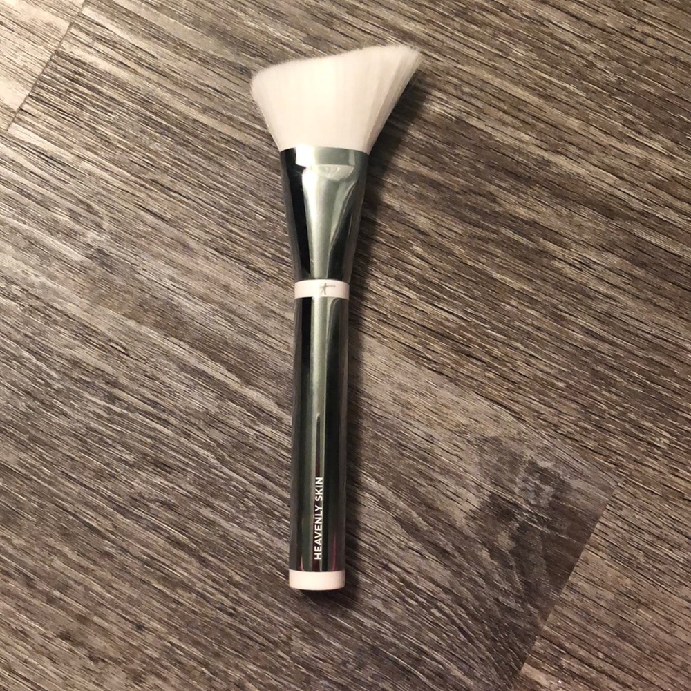 It cosmetics foundation brush